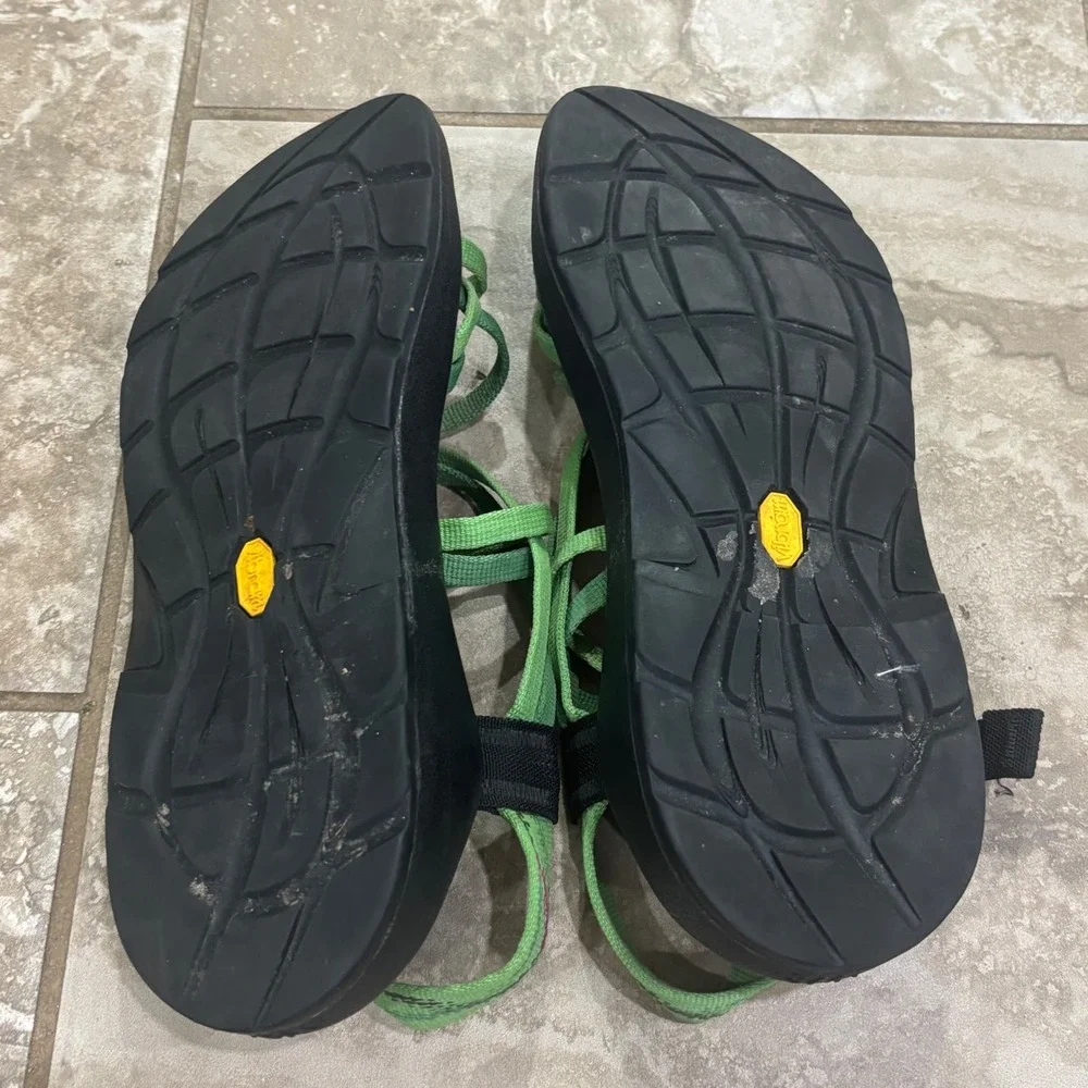 Chaco Z2 Yampa Sandals Womens 8 Green Strappy Toe Loop Hiking Vibram Soles